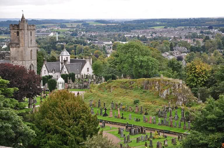 Iglesia y antiguo cementerio Stirling