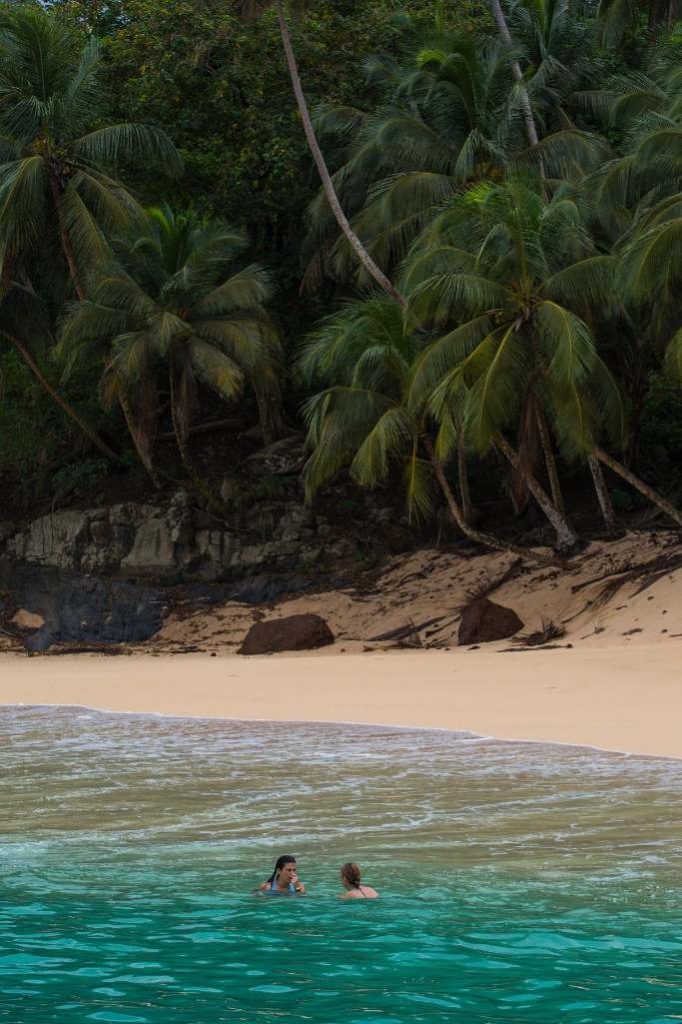 Playa Banana desierta  Santo Tomé y Príncipe